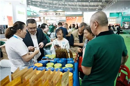 我與中部農(nóng)博會(huì)的24年 | 集團(tuán)公司副董事長(zhǎng)吳浩人：連續(xù)24年參加，進(jìn)行品牌展示與新品推廣