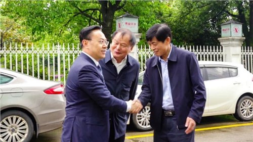 湖南師范大學(xué)校長(zhǎng)劉仲華院士、副校長(zhǎng)唐賢清一行蒞臨集團(tuán)益陽(yáng)茶廠調(diào)研指導(dǎo)